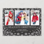 Chalkboard Winter Snowflakes 3 Foto-Wenskaart Kaart<br><div class="desc">Populaire en trendy kerstkerstfeestfoto's wenskaart voor drie familiefoto's met een zwarte achtergrond op het bord omringd met een stijlvolle  sneeuwvlokken in de winter.  Mooie kerstkaart van Seizoenen om je mooie familie te laten zien waar je familie en vrienden van zullen houden!</div>