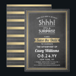 Chalkboard zwart/Gold van Enterprise Retirement Pa Save The Date<br><div class="desc">Kun je een geheim bewaren? Nodig collega's, collega's, familie en vrienden uit voor een elegante en spannende verrassende pensioenviering met aangepast krijtbord zwart, wit en goud om de uitnodigingen voor het datumfeest te bewaren. Alle bewoordingen op deze sjabloon zijn eenvoudig te personaliseren, inclusief een bericht met de tekst "Shhh! Het...</div>