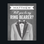 Chalkboarddrager | Groomsman Kaart<br><div class="desc">Je hebt je vrouw gevonden,  maar je hebt nog steeds je jongens nodig. Vraag hen om deel uit te maken van jullie grote dag met deze stijlvolle en moderne kinderkaarten op de achtergrond van het bord. Verkrijgbaar in groomsman,  beste man,  junior groomsman en roergangerstijlen.</div>