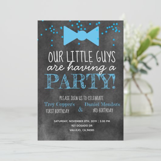 Chalkboarduitnodiging voor het gezamenlijk verjaar kaart (Staand voorkant)