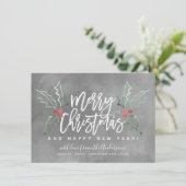 Chalky Brush Script Kerstmis Hollies Feestdagenkaart (Staand voorkant)