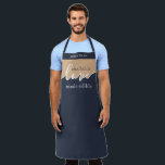 Challah is verliefd op Eetbaar NAVY & TAN Script Schort<br><div class="desc">Challah is liefdesmade Eetbaar. NAVY & TAN. Schoon modern script.Uw Homemade Challah is een kunstwerk dat lijst waard is. Onderteken uw meesterwerk met een bloei met deze ondergewaardeerde klare ALL-OVER PRINT APRON. Coördinaten met ons overeenkomende Hoesje van Challah Dough dat je hier kunt vinden: https://www.zazzle.com/collections/coordinated_apron_sets-119984004460509285 OVER ONZE CHALLAH DOUGH HOESJES:...</div>