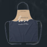 Challah is verliefd op Eetbaar NAVY & TAN Script Schort<br><div class="desc">Challah is liefde die eetbaar is gemaakt. MARINE EN TAN. Clean Modern Script design.Your Homemade Challah is een lijst-waardig kunstwerk. Teken je meesterwerk met een bloei met deze ingetogen stijlvolle ALL-OVER PRINT SCHORT.. Coördineert met onze bijpassende Challah Dough Hoesje die u hier kunt vinden: https://www.zazzle.com/collections/coordinated_apron_sets-119984004460509285 OVER ONZE CHALLAH DEEG HOESJES:...</div>