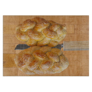 Challah op Scherpe Raad met Mes Snijplank