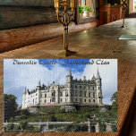 Challchallenge Dunrobin Castle, Sutherland Clan Legpuzzel<br><div class="desc">Als je van uitdagende puzzels houdt die mooie landschappen worden, dan is deze scherp gerichte foto van het Schotse Dunrobin Castle voor jou. De sprookjesvormige structuur staat al honderden jaren op de Moray Firth met een formele tuin die nauwelijks zichtbaar is onder de ingewikkelde, decoratieve grijze muur. Aangezien de Sutherland...</div>