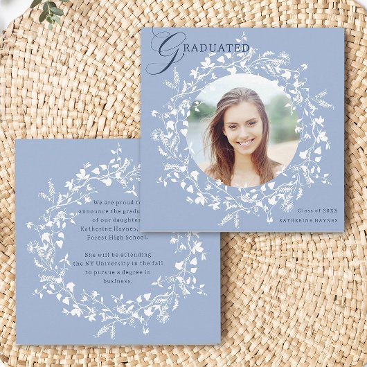 Chambray Blue White Wildflower Wreath Afstuderen Aankondiging