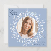 Chambray Blue White Wildflower Wreath Afstuderen Kaart (Voorkant)