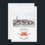 Chambray Crab Rustic Wedding Photo Save The Date<br><div class="desc">Een rustige nautische bruiloft sparen de datum met een illustratie van een rode krab met douanefoto op voorzijde. Achterzijde is een door waterverf geïnspireerd ontwerp met een chambray kleur.</div>