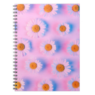 Chamomile bloemen met meerkleurig neonlicht notitieboek