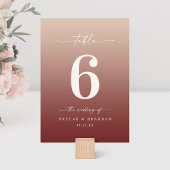 Champagne en Cinnamon Red Ombre Monogrammed Weddin Kaart