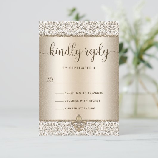 Champagne Glitter Fleur De Lis Elegante Trouwkaart RSVP Kaartje (Staand voorkant)