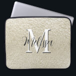 Champagne Gold Foil Modern Monogram Laptop Sleeve<br><div class="desc">Deze laptophoes heeft een achtergrond van getextureerd faux champagne goud. Eenvoudig en modern. Voltooi het met een gepersonaliseerd monogram en een naam. Creëer door Simply Farmhouse Press.</div>