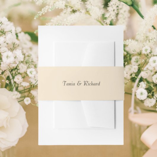 Champagne kleur eenvoudige gestileerde naam bruilo uitnodigingen wikkel