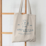 Champagne op het ijs | Après Ski Winter Bacheloret Tote Bag<br><div class="desc">Vier uw vrijgezellenfeest in stijl met deze chique Après Ski-canvas tassen, ideaal voor winteruitjes en sneeuwavonturen! Met een stijlvol en speels ontwerp met gekruiste ski's, champagnefluiten en sneeuwvlokken voegen deze tassen een vleugje luxe toe aan uw skifeesten. Of je nu de pistes in Aspen raakt of gezellig bij het vuur...</div>