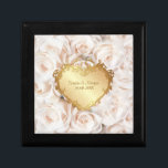 Champagne Roze Rose Elegance Cadeaudoosje<br><div class="desc">Subtiel en elegant in wit met goudkleurig damast of gouden hart,  met een mooie overvloed aan champagneroze rozen op de grens. Pas items aan met uw huwelijksinformatie.</div>