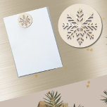 Champagne sneeuwvlok vakantie magneet<br><div class="desc">Verhoog uw vakantie-inrichting met deze Champagne Snowflake Holiday Magnet. Deze ronde magneet toont een verbluffende geborstelde champagne gouden sneeuwvlok, kunstig gecentreerd om aandacht te vragen en een vleugje verfijning toe te voegen aan elk magnetisch oppervlak. Het ingewikkelde ontwerp en de glans maken het tot een boeiend brandpunt, perfect voor het...</div>