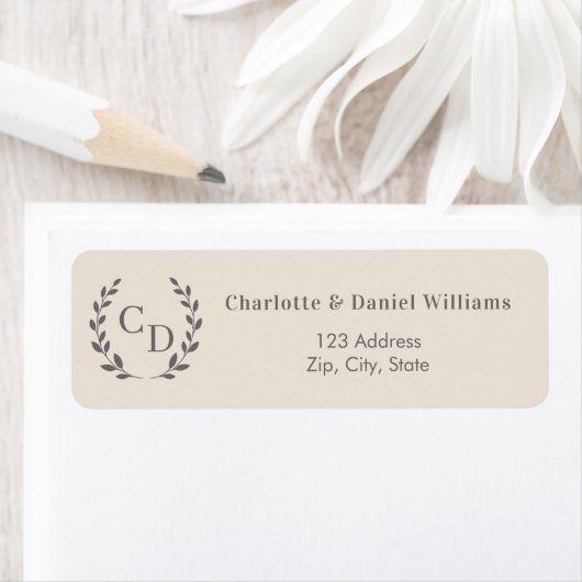 Champagne taupe monogrammed wreath return address etiket (Insitu)