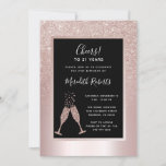 Champagne Toast 21st Birthday Party Invitation<br><div class="desc">Op een achtergrond van een wazige roze metalen folie, biedt onze elegante 21e Birthday party-uitnodiging een vrouwelijke blush glitter ombre bedekking met een borrelende champagnebril die de 21e verjaardagseering uitbrak. In een zwart lijst met een stompzinnige grens van de folie, zult u voorbeeldtekst vinden die u op de verpersoonlijking sjabloon...</div>