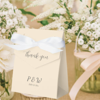 Champagnekleur gepersonaliseerde monogram bruiloft bedankdoosjes