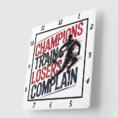 Champions Train-gebruikers klagen over basketbal Vierkante Klok (Hoek)