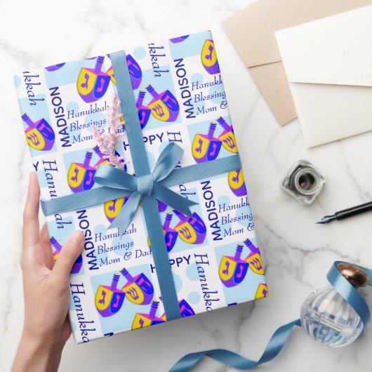 Chanoeka Dreidels Kleurrijke Patroon Gepersonalise Cadeaupapier (Geschenken)