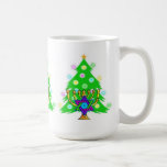 Chanoeka en Kerstmis Koffiemok<br><div class="desc">Kerstmis en Hanukkah over geschenken voor interreligieuze families die de vreugde van Kerstmis en schoonheid van Chanoeka vieren. Met een kerstboomstructuur en menorah met een joodse ster david omringd door vakantie-cadeaus op wenskaarten, briefing, cadeauideeën en kleding voor het gezin.</div>
