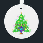 Chanoeka en Kerstmis Ornament<br><div class="desc">Hanukkah en Kerstmis samen zijn perfect voor interreligieuze families die beide feestdagen vieren. Met een kangokah menorah voor een kerstboom die de geest van de feestdagen naar buiten brengt.</div>