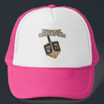 Chanoeka Fun Dreidel Kampioen Vakantie Trucker Pet<br><div class="desc">Viel Hanukkah met trots en humor samen met de hele familie. Dit grafisch festival maakt een perfect cadeau voor de feestdagen. Of het nu gaat om je buurman,  familie,  man,  oom of vriendje</div>