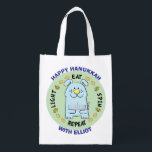 Chanoeka Happy Dog, Licht, Eten, Spin Boodschappentas<br><div class="desc">Hanukkah Happy Dog, Light, Eat, Spin, witte 2-zijdige tas. Alle ontwerpelementen kunnen worden bewerkt. Alle bewerkbare tekst kan worden verwijderd en vervangen door uw eigen bericht. Gebruik uw favoriete lettertype, kleur, grootte en stijl. Gelukkige Chanoeka/Chanoeka! Stijl: Herbruikbare Tas Ga groen en red de planeet met onze herbruikbare boodschappentas! Gemaakt met...</div>