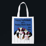 Chanoeka Happy Koeien Boodschappentas<br><div class="desc">Chanoeka Happy Koeien, witte 2-zijdige tas. Alle ontwerpelementen kunnen worden bewerkt. Alle bewerkbare tekst kan worden verwijderd en vervangen door uw eigen bericht. Gebruik uw favoriete lettertype, kleur, grootte en stijl. Gelukkige Chanoeka/Chanoeka! Stijl: Herbruikbare Tas Ga groen en red de planeet met onze herbruikbare boodschappentas! Gemaakt met een lichtgewicht polyester...</div>