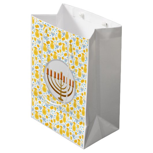 Chanoeka Menorah in het geel Medium Cadeauzakje (Voorkant Gekanteld)