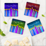 Chanoeka Menorah Leuke Kleurrijke Artsy Boho kaars Onderzetter Set<br><div class="desc">"Fijne Chanoeka." Een speelse, moderne, kunstzinnige illustratie van kleurrijke boho-patroonkaarsen helpt je de vakantie van Chanoeka in te luiden. Diverse blauwe kaarsen met kleurrijke faux folie overlay rijke, diepblauwe, groene, donkerrode en turquoise getextureerde achtergronden. Voel de warmte en vreugde van het vakantieseizoen wanneer u ontspannen met uw favoriete drankje op...</div>