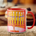 Chanoeka rood Sinaasappel Menorah Het is seizoen o Mok<br><div class="desc">"Het is het seizoen om te springen." Een close-upfoto illustratie van een heldere, kleurrijke, rode oranje en gele gouden artsy menorah helpt je in stijl op de feestdag van Hanukkah te surfen. Voel de warmte en de vreugde van het vakantieseizoen als je uit deze verbluffende, kleurrijke mok van de Hanukkah-koffie...</div>