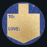 Chanoeka Stickers (1 1/2"/3")"Personaliseer Dreide<br><div class="desc">Chanoeka/Vakantie stickers, "Personaliseer Golden Dreidel" Kies uit 1 1/2" en 3" stickers. Personaliseer door "To: Love" te verwijderen en te vervangen door je eigen boodschap. Kies uw favoriete lettergrootte, stijl en kleur. Bedankt voor het stoppen en winkelen door! Uw bedrijf wordt zeer gewaardeerd! Fijne Chanoeka! Vorm: Classic Ronde Sticker Maak...</div>