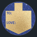 Chanoeka Stickers (1 1/2"/3")"Personaliseer Dreide<br><div class="desc">Chanoeka/Vakantie stickers, "Personaliseer Golden Dreidel" Kies uit 1 1/2" en 3" stickers. Personaliseer door "To: Love" te verwijderen en te vervangen door je eigen boodschap. Kies uw favoriete lettergrootte, stijl en kleur. Bedankt voor het stoppen en winkelen door! Uw bedrijf wordt zeer gewaardeerd! Fijne Chanoeka! Vorm: Classic Ronde Sticker Maak...</div>