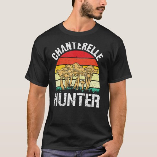 Chanterelle Hunter Mushroom Hunting T-shirt (Voorkant)