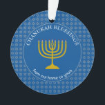 CHANUKAH BLESSINGS | Menorah | Hanukkah Ornament<br><div class="desc">Stijlvolle Tekhelet Blue CHANUKAH BLESSINGS Acrylversiering met faux Silver Star van David in een betegeld patroon op de achtergrond, en een faux gouden menorah in het midden. De tekst leest KANUKAH BLESSINGS VAN ONZE HUIS AAN U en is , zodat kunt u het bericht wijzigen zoals gewenst, of met een...</div>