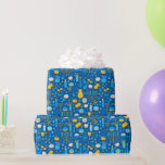 Chanukah Celebrating Gelt Jewish Stars Snowflakes Cadeaupapier<br><div class="desc">Voeg wat vakantiekleur en vonk toe met dit leuke Chanokah-verpakkingspapierontwerp. Geschikt voor kinderen of volwassenen, behoeften aan cadeaubonnen voor het bedrijf of het gezin. Er zijn coördinerende cadeautassen, tissuepapier, en lint voor een complete Chanoekijke blik, of je kunt je mengen en aanpassen aan onze andere Chanoekapierpatronen. Dit ontwerp is blauw,...</div>