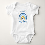 Chanukah Cute Personalized HEBREW Menorah Rainbow Romper<br><div class="desc">Pas de Eerste Chanoeka van deze baby aan. Hanukkah Baby Bodysuit. Het populaire ontwerp van de regenboog dat omdraait om een vrolijke Hanukkah/Chanoekah-menorah op de Omgekeerde is zeker dat iedereen zal glimlachen! Dit schattige geschenk is een leuke manier om een nieuwe baby en de Holiday of Hanukkah te vieren. Alle...</div>