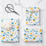 Chanukah Dreidels Doughnoten Gold Blue White Inpakpapier Vel<br><div class="desc">Soms heb je gewoon een paar artikelen die je moet inpakken voor Chanoekah, en je wilt geen grote rol Chanoekah verpakkingspapier kopen die jarenlang in je kast zal blijven hangen. Deze selectie van drie Chanoekah die papieren bladen verpakken is perfect voor het verpakken van een paar giften. Drie afzonderlijke bladen...</div>