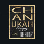 Chanukah Gold Fleece Blanket<br><div class="desc">De "Chanukah Gold"-ventilatorwand/Small Design-elementen kunnen worden verplaatst en aangepast. Personaliseer door tekst te schrappen, "gelukkig, met, de Steins"en uw eigen bericht toe te voegen. Kies uw favoriete doopvontstijl, grootte, en kleur. De achtergrondkleur kan worden vervangen. Het ontwerp kan ook aan dekens worden toegevoegd, middelgroot en groot. Grootte: vlooienmandje, 30 x...</div>