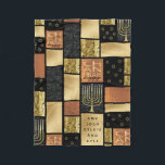 Chanukah Golden Montage Fleece Deken<br><div class="desc">Chanukah Golden Montage Fleece Blanket/Small Personalize by delete text and adding your own message. Kies uw favoriete doopvontstijl, grootte, en kleur. Het ontwerp kan ook aan dekens worden toegevoegd, middelgroot en groot. Grootte: vlooienmandje, 30 x 40 inch Het is moeilijk om je zelf te bedekken. maar met deze volledig personaliseerbare...</div>