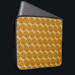 Chanukah Hanukkah Braided Challah Bread Holiday Laptop Sleeve<br><div class="desc">De hoes van de laptop is voorzien van een originele markeerteken ter illustratie van een brood met gevlekte kajallabrood. Ideaal voor feestvieren voor Hanukkah! Zie je niet wat je zoekt? Hulp nodig bij aanpassingen? Klik "contact deze ontwerper"om iets te hebben enkel voor u wordt gecreeerd!</div>