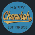 Chanukah/Hanukkah Retro Stickers Round<br><div class="desc">Chanukah/Hanukkah Retro Stickers Round. "Retro Happy Chanukah EST 139 BCE" Veel plezier met het gebruik van deze stickers als taarttoppers, cadeautjes voor labels, voordelige sluitingen, of wat dan ook voor rotzooi je festiviteiten! Personaliseer door "Happy" en "EST 139 BCE" te schrappen en uw eigen woorden toe te voegen, gebruikend uw...</div>