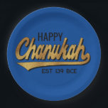 Chanukah Happy Retro Papieren Bordje<br><div class="desc">Chanukah Happy Retro Papier Borden. Vervang tekst door je eigen bericht. Gebruik uw favoriete lettertypestijl, -kleur en -grootte. Achtergrondkleur kan worden gewijzigd. Bedankt voor het stoppen en winkelen door. Zeer gewaardeerd! Fijne Chanoeka/Chanoeka! Grootte en Stijl: 9"Rond Document Bord Gooi een spectaculair partij met volledig klantgerichte document borden om uw thema...</div>