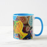 Chanukah Menorahs, Dreidels, Gelt Mok<br><div class="desc">"Joodse expressies" biedt een boodschappervaring omdat je nergens anders iets vindt. Welkom in onze winkel. Vertel je vrienden over ons en stuur hun onze link: http://www.zazzle.com/YehudisL?rf=238549869542096443*</div>