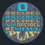 Chanukah "O Dreidel Dreidel.." Stickers Round<br><div class="desc">Chanukah/Hanukkah "O Dreidel Dreidel Now Dreidel We will Play"/Gold, Blue" Stickers. Veel plezier met het gebruik van deze stickers als taart-toppers, ten gunste van de sluiting van de tas, of wat voor rotsen je festiviteiten ook mogen hebben! De achtergrond kan worden gewijzigd door uit een grote selectie van kleuren te...</div>