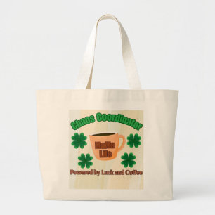 Chaos Coordinator - Aangedreven door geluk en koff Grote Tote Bag