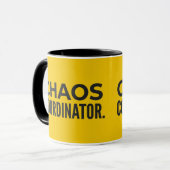 Chaos Coördinator Geel Zwart Combo Mok (Voorkant links)