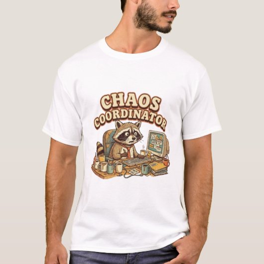 Chaos Coördinator Grappige Overwerkte Wasbeer T-shirt (Voorkant)